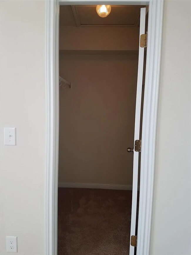 Building Photo - 334 Trestle Tree