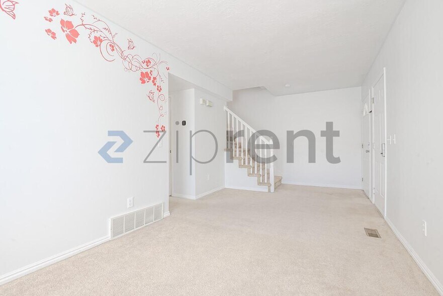Building Photo - Unit