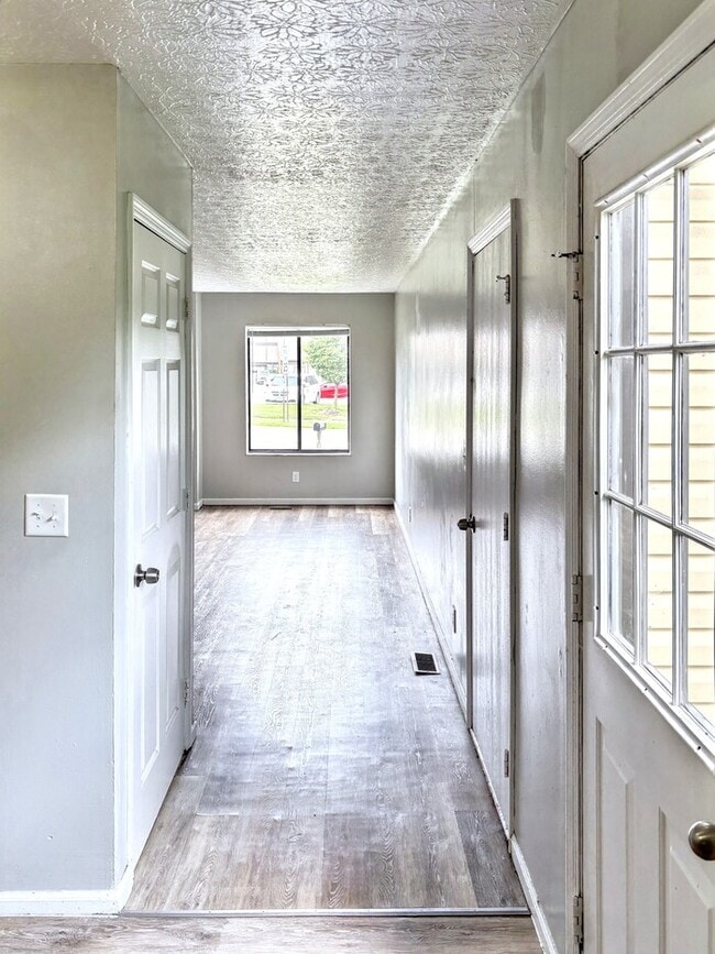 Building Photo - 5760 Ponderosa Dr