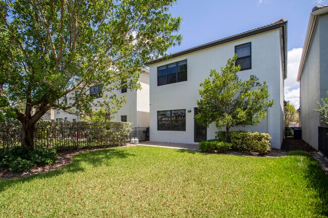 Building Photo - 635 NE 191st Terrace
