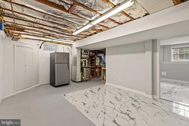 Building Photo - 8006 Woodhaven Ct