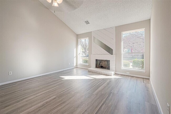 Building Photo - 9393 Westwood Village Dr