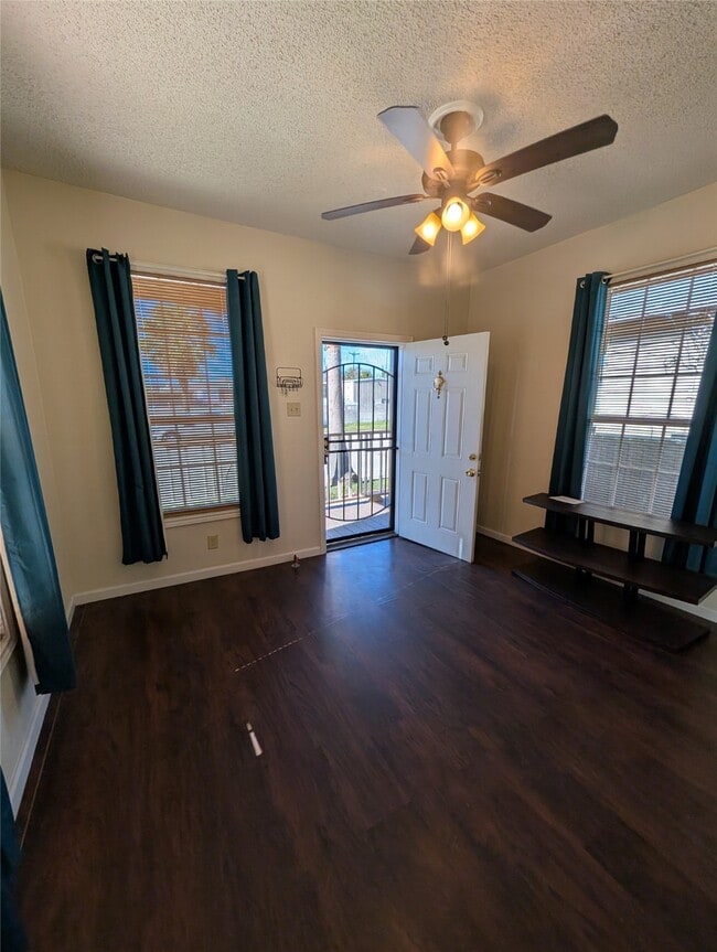 Building Photo - 1222 42nd St