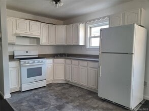 Building Photo - 61-52 148th Pl