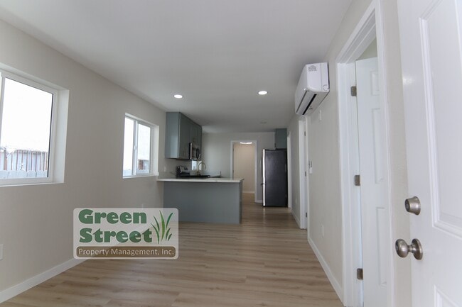 Building Photo - 3849 Menlo Ave