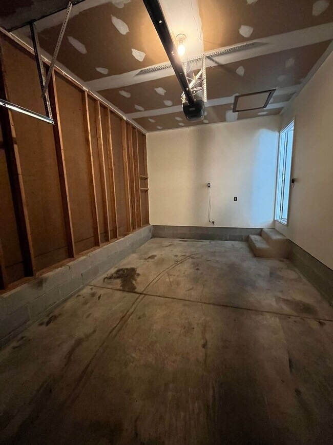 Building Photo - Creve Coeur Lane