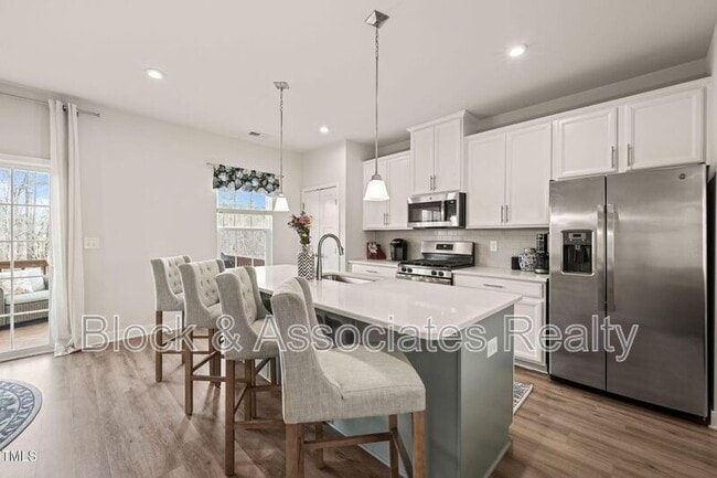 Building Photo - 368 Amber Acorn Ave
