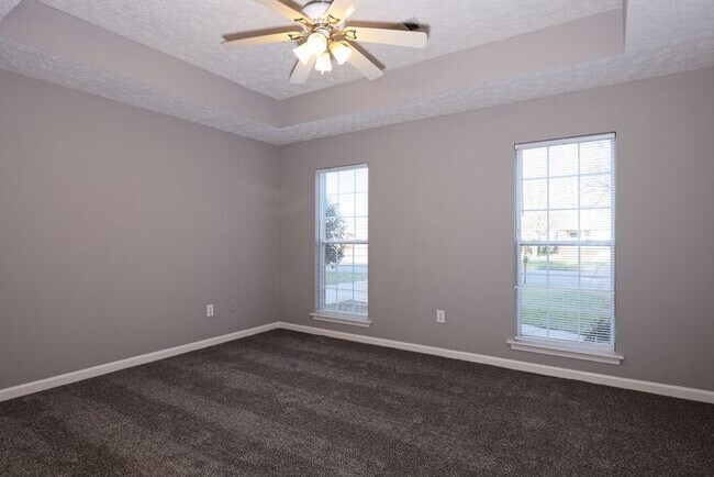 Building Photo - Gorgeous 3 Bedroom