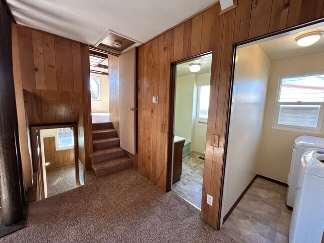 Building Photo - Unique 5 Bedroom Home