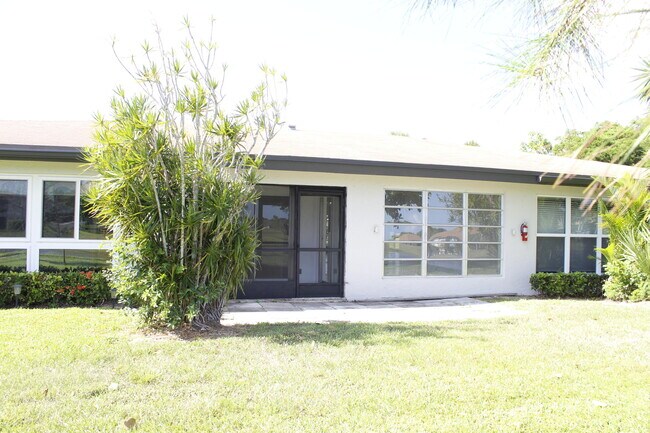 Building Photo - 5620 Queen Palm Ct