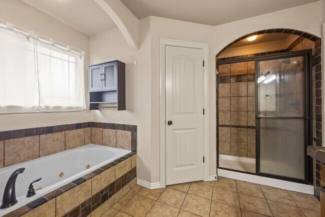 Building Photo - 1809 SW Sequoia St