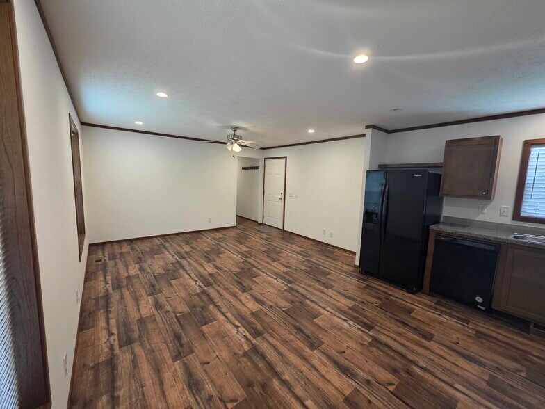 Building Photo - 36 Meggan Dr