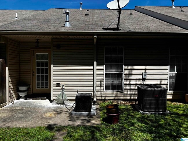 Building Photo - 2762 Southwood View
