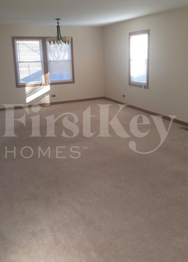 Building Photo - 1400 Brittany Ct