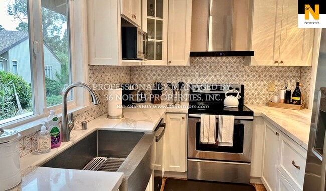 Building Photo - Lovely Fully Remodeled Forest Grove Condo ...