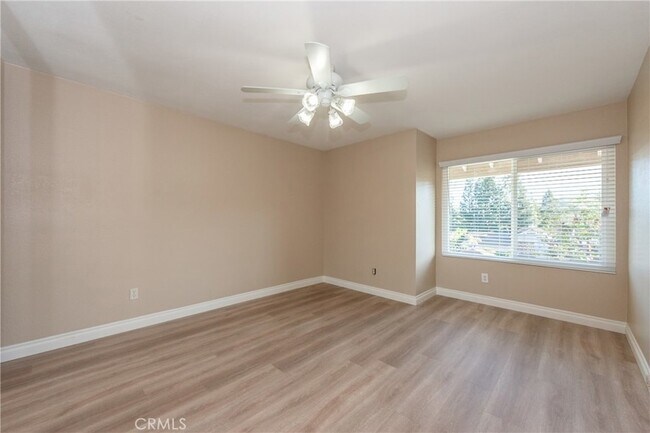 Building Photo - 6 Elderberry