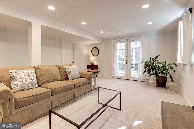 Building Photo - 8805 Honeybee Ln