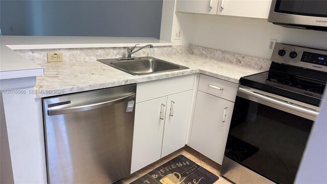 Building Photo - 2236 N Cypress Bend Dr