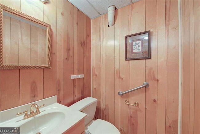 Building Photo - 2020 Ridge Gate Dr