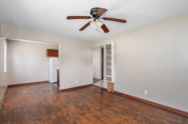 Building Photo - 708 S West Ave