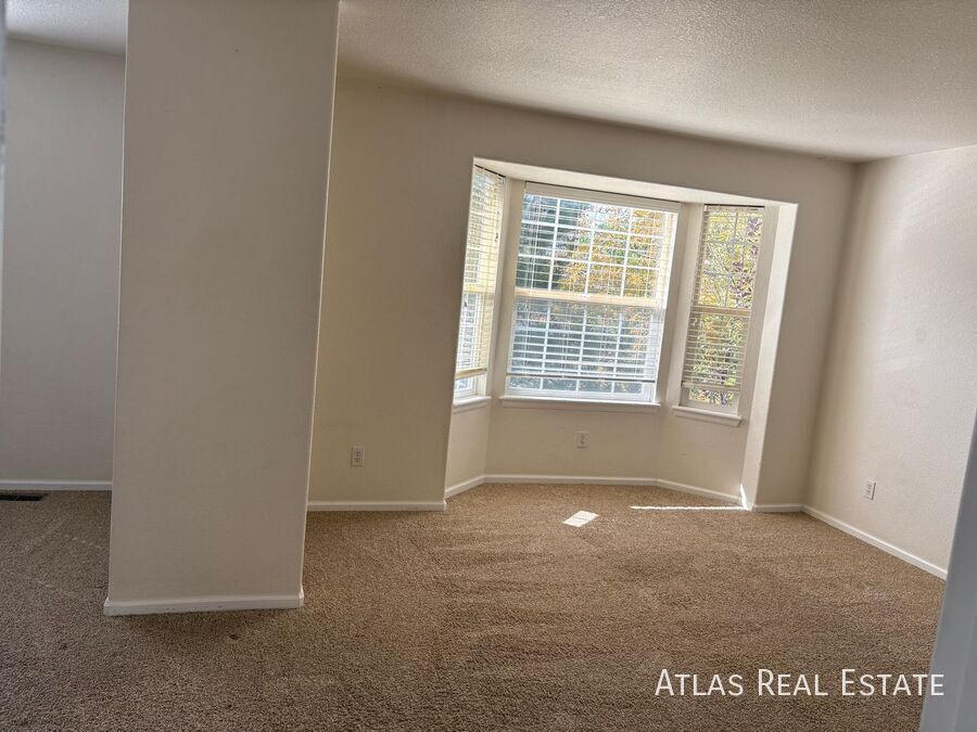 Building Photo - 1071 Thornbury Pl