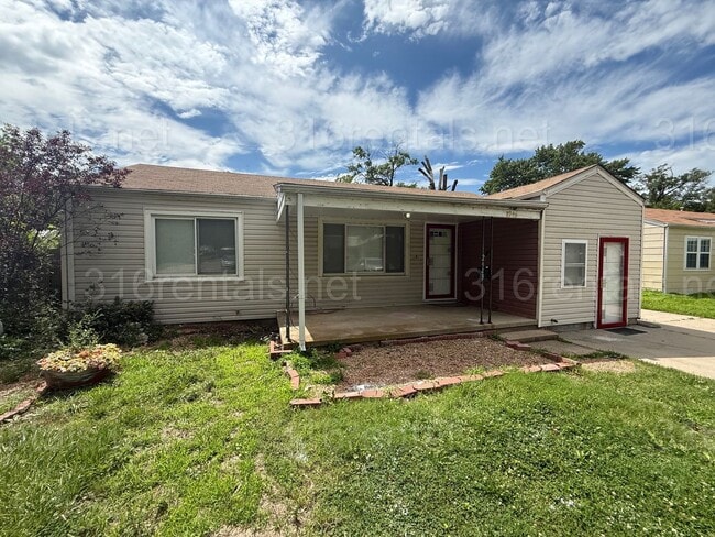 Building Photo - 2943 S Volutsia Ave