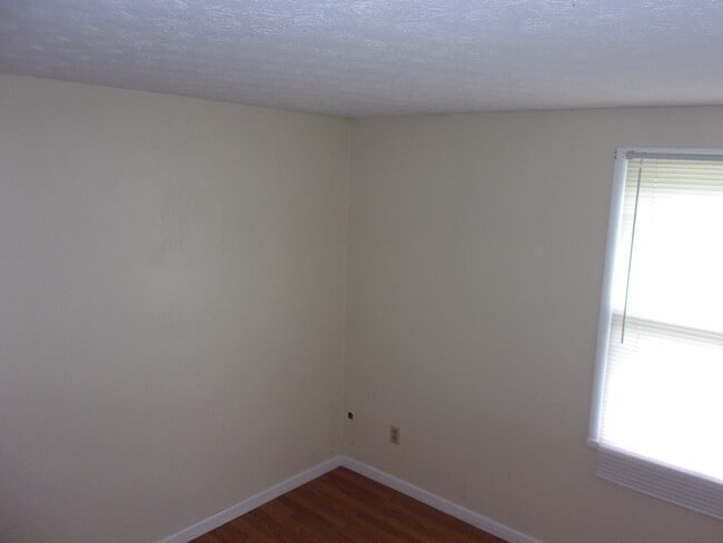 Building Photo - 4630 Cox Dr