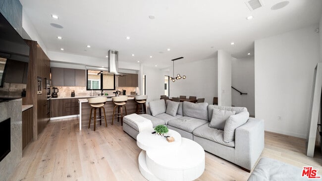 Building Photo - 2435 Penmar Ave