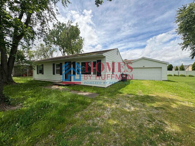Building Photo - Three Bedroom | 1.5 Bathroom | Garage | Ne...