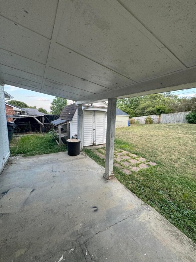 Building Photo - 3608 Fox Run Rd