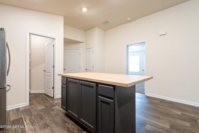 Building Photo - 2446 Oak Stream Dr