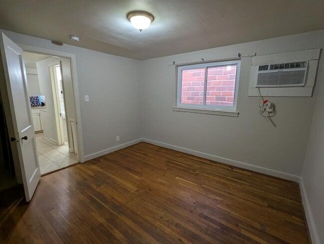 Building Photo - 113 E Main St