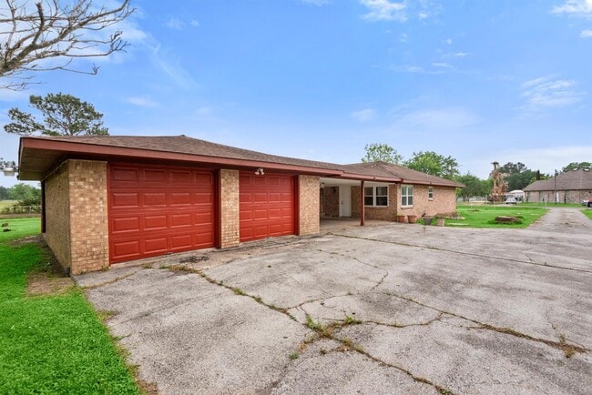 Building Photo - 318 County Rd 296D