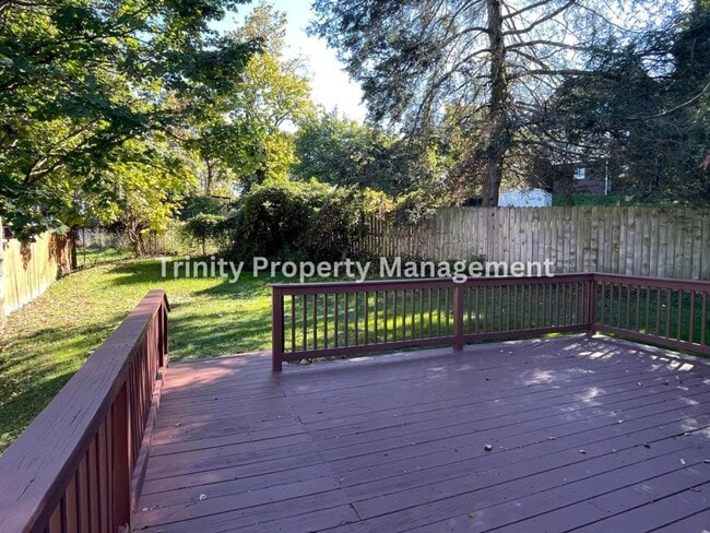 Building Photo - 309 Hedge St