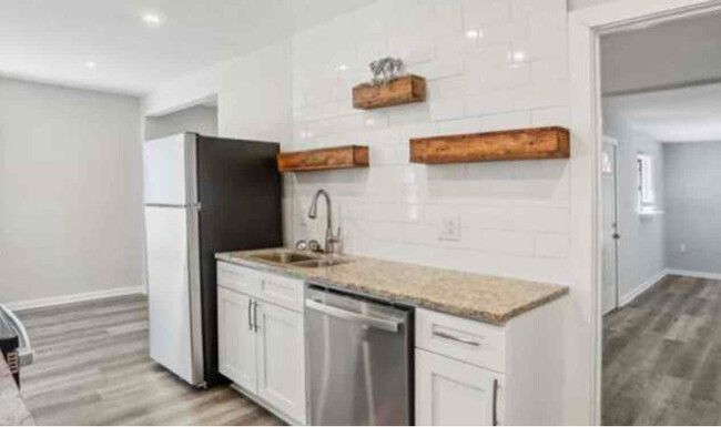 Building Photo - 1694 Kenmore St SW