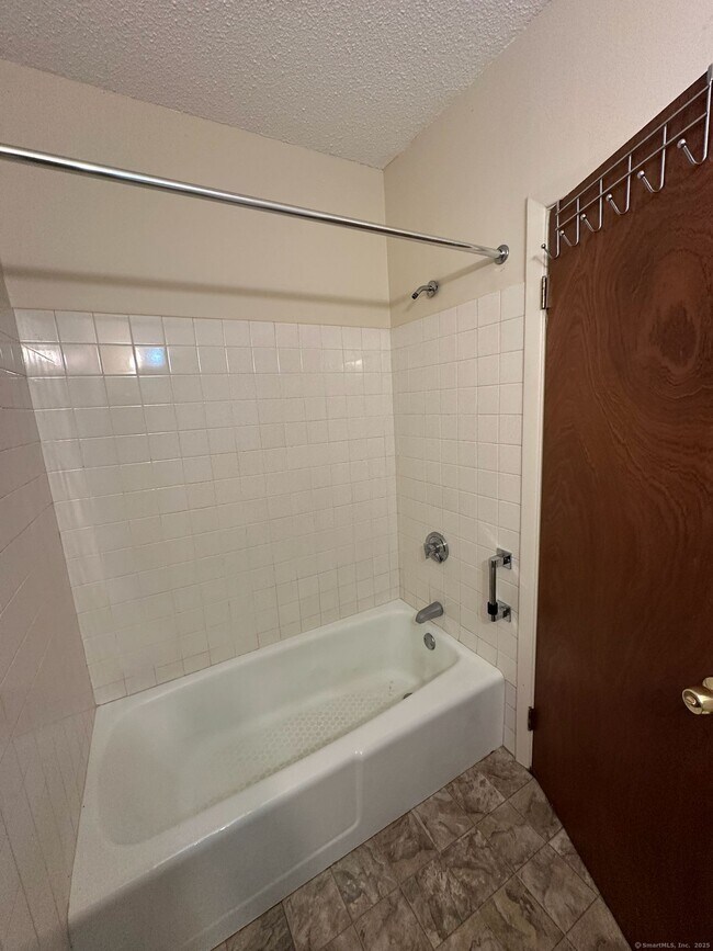 Building Photo - 1660 E Main St