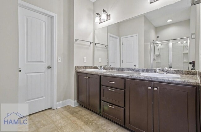 Building Photo - 147 Rimes Ave SE