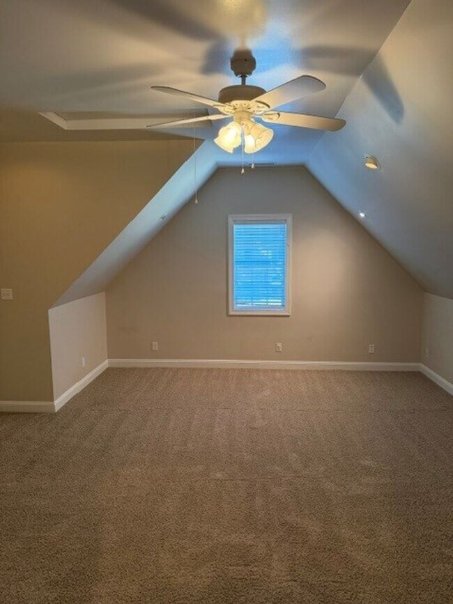 Building Photo - 4 Bed/2.5 Bath Home - Desirable Glen Laurel Subdivision - CBA School District