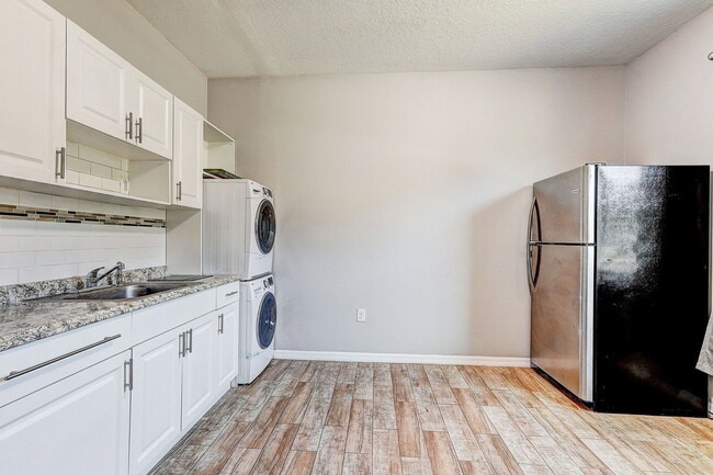 Building Photo - 32848 Sand Creek Dr