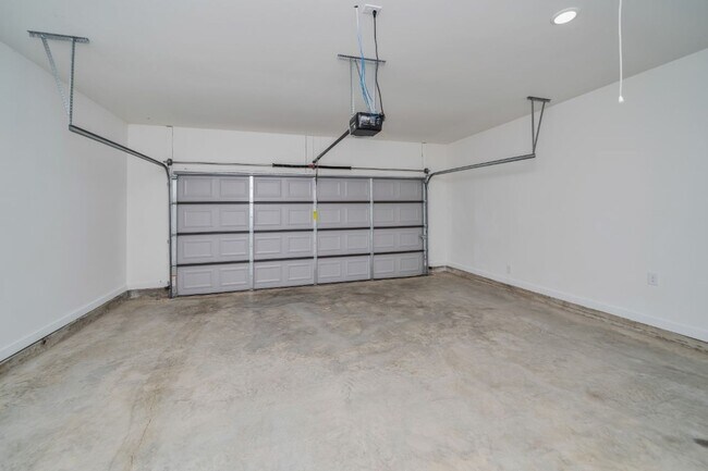 Building Photo - 5505 Blue Jay Cir