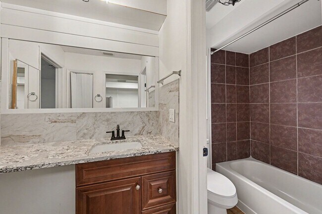 Building Photo - 3100-3111 Sir Hamilton Cir