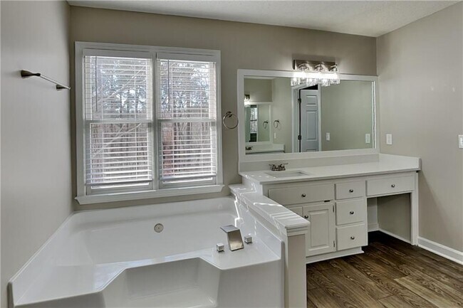 Building Photo - 308 Golden Ct