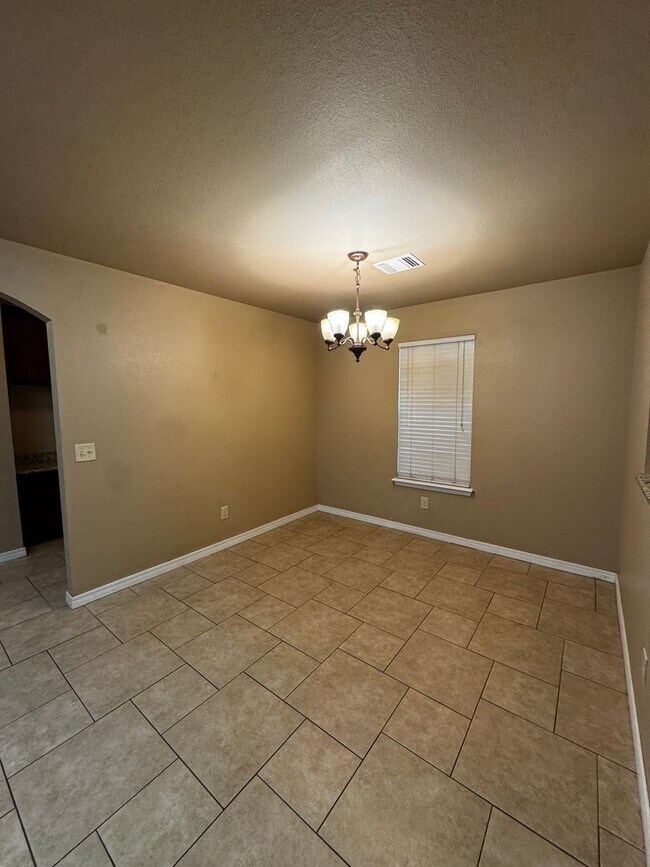 Building Photo - Located in Tradewinds! 3/2/2