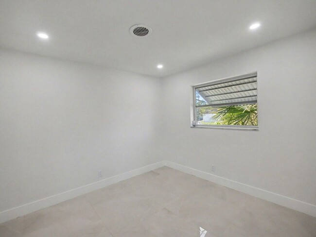 Building Photo - 1940 NW 32nd St