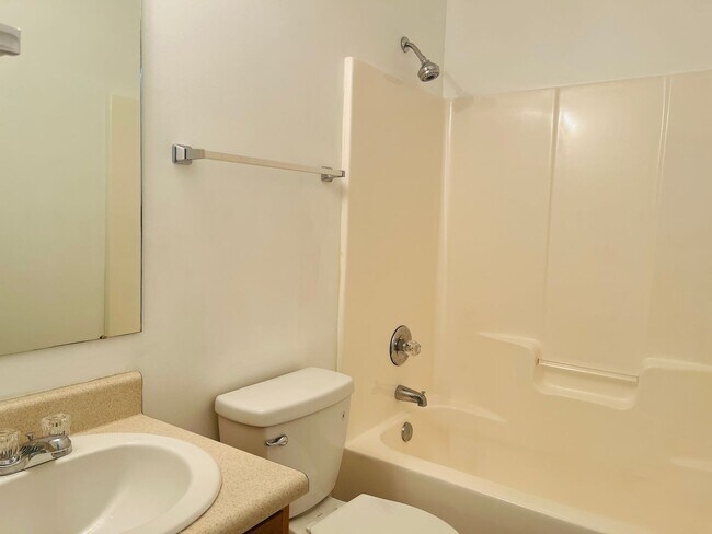 Building Photo - Wow! Check out this charming 3 bedroom 2 b...