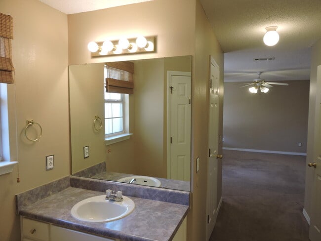 Building Photo - 328 Riverchase Blvd