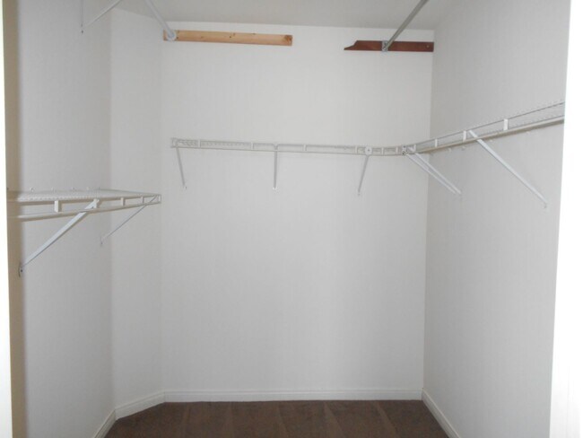 Building Photo - Spacious 4 bedroom Home Located in the Desirable Area of Henderson!