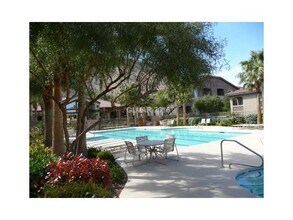 Building Photo - N.W. GATED COZY CONDO W/ COMMUNITY POOL AND SPA