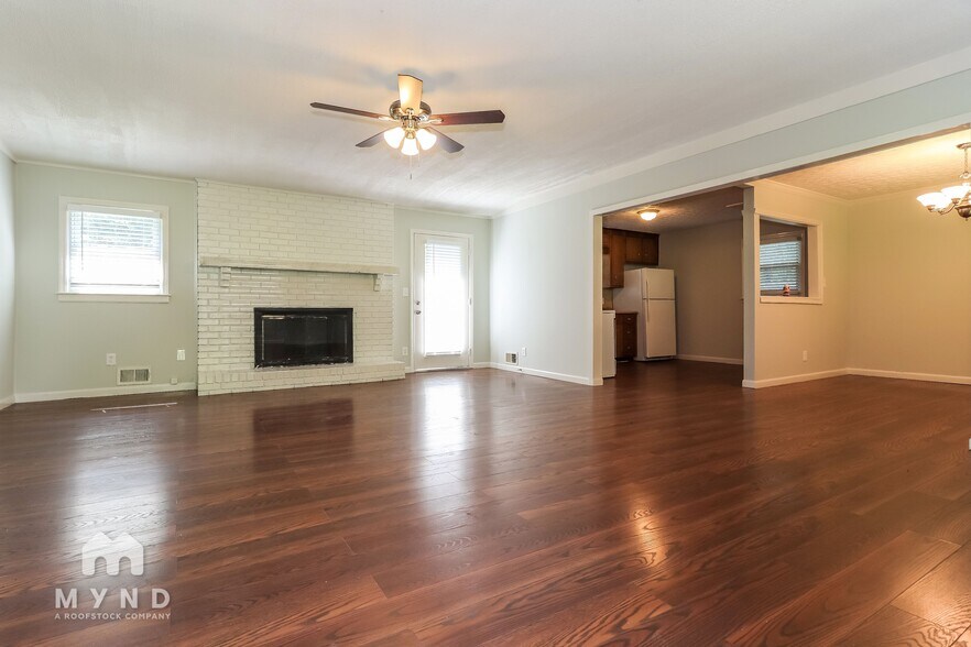 Building Photo - 5243 Valleyview Dr