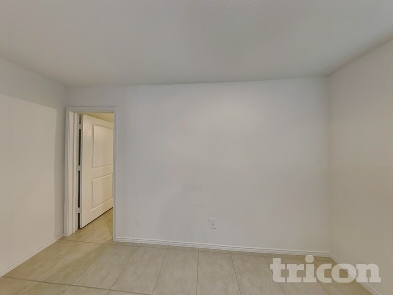Building Photo - 2602 Vavra Ln